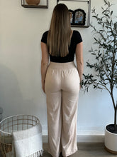 Load image into Gallery viewer, Dynamic Fitted Stretch Black Top
