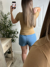 Load image into Gallery viewer, Dynamic V Neck Top Coffee
