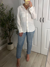 Load image into Gallery viewer, Vanilla Cream Button Down Top
