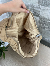 Load image into Gallery viewer, Puff Quillted Bag Khaki
