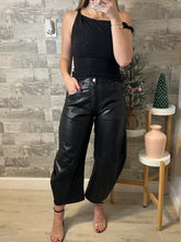 Load image into Gallery viewer, Eva Mid Rise Barrel Pants Leather
