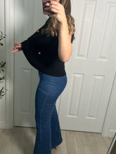 Load image into Gallery viewer, Vintage Button Down Top
