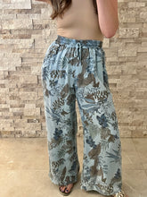 Load image into Gallery viewer, Euro High Waisted Pants Floral
