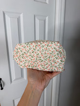 Load image into Gallery viewer, Floral Ditsy Quilted Cosmetic Pouch Bag
