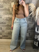 Load image into Gallery viewer, Cali Summer Boyfriend Jeans
