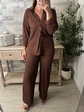 Load image into Gallery viewer, Crinkle Chic Top &amp; Pants Set Brown
