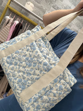 Load image into Gallery viewer, Dainty Blue Bag
