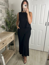 Load image into Gallery viewer, Avery Top &amp; Pants Set
