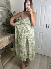 Load image into Gallery viewer, Printed Poetry Midi Dress Green
