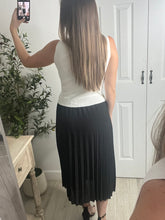 Load image into Gallery viewer, Maple Moon Pleated Skirt
