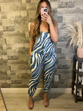 Load image into Gallery viewer, RESTOCK Streets Of Capri Top &amp; Pants Set
