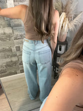 Load image into Gallery viewer, Cali Summer Boyfriend Jeans
