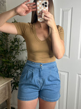 Load image into Gallery viewer, Dynamic V Neck Top Coffee
