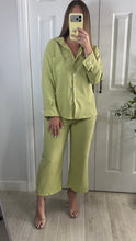 Load image into Gallery viewer, Main Squeeze Top &amp; Pants Set
